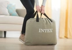 Intex Deluxe Pillow Rest Raised Luchtbed - Queensize - Ingebouwde Elektrische Pomp -Outdoor Kampeeruitrusting Winkel 1320 1900 64136 inuse1 2017 300