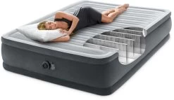 Intex Comfort Plush Hoog Luchtbed - Queensize - Ingebouwde Elektrische Pomp 17 Intex Comfort Plush Hoog Luchtbed - Queensize - Ingebouwde Elektrische Pomp -Outdoor Kampeeruitrusting Winkel 1320 1900 64414 inuse3 2023 300