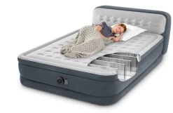 Intex Ultra Plush Headboard Luchtbed - Queensize - Ingebouwde Elektrische Pomp -Outdoor Kampeeruitrusting Winkel 1320 1900 64448 inuse 2023 300