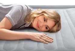 Intex Comfort Plush Luchtbed - Tweepersoons - Ingebouwde Elektrische Pomp -Outdoor Kampeeruitrusting Winkel 1320 1900 67768 inuse2 2022 300