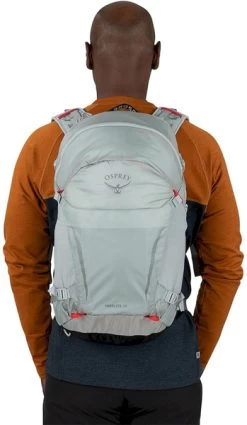 Osprey Hikelite Wandelrugzak - 26 Liter - Zilver -Outdoor Kampeeruitrusting Winkel 1900 1900 0039 hikelite 26l s23 onbody6 silverlining 10004802