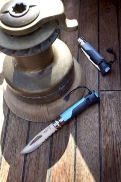 Opinel N°08 Outdoor Zakmes - Blauw -Outdoor Kampeeruitrusting Winkel 3123840015762 opinel outdoor 8 blauw sfeer4 resultaat