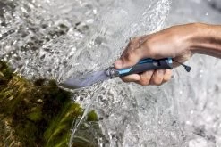 Opinel N°08 Outdoor Zakmes - Blauw -Outdoor Kampeeruitrusting Winkel 3123840015762 opinel outdoor 8 blauw sfeer5 resultaat